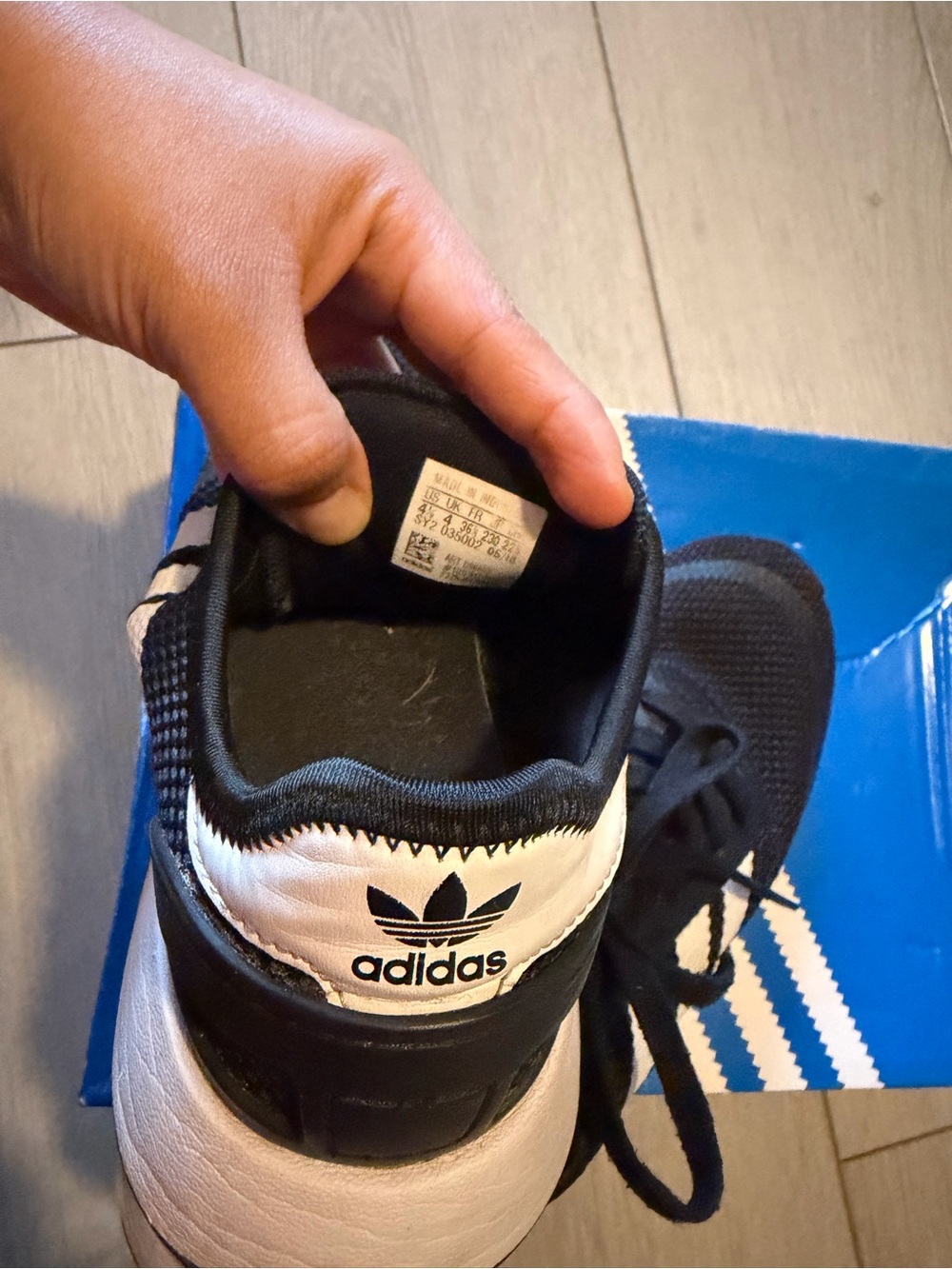Black & White Addidas - Picture 3 of 5